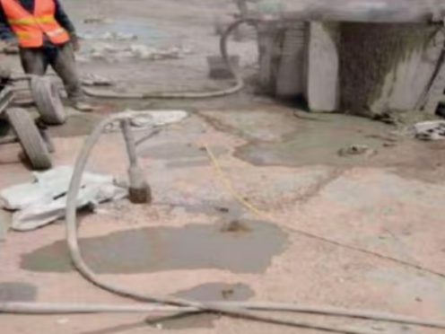 疏勒水泥混凝土路面板底注浆技术 路面脱空注浆整治方案