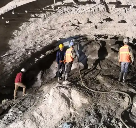 疏勒拱顶带模注浆料的施工流程及注意事项